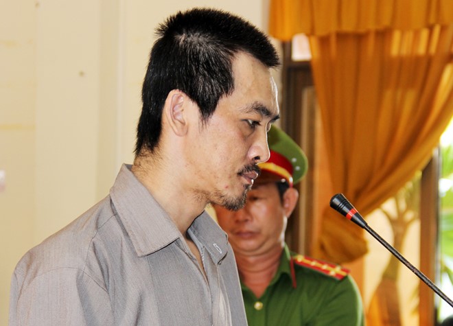 Sau một năm bị tạm giam, giang hồ bắn chết hai người ở Phú Quốc là Đỗ Thanh Sơn (33 tuổi, Tuấn Em) ra tòa phúc thẩm với vẻ mặt hốc hác. Anh ta để ria tua tủa, thừa nhận hành vi Giết người, Giao cấu với trẻ em, Tàng trữ, sử dụng trái phép vũ khí quân dụng và Tàng trữ trái phép chất ma túy.