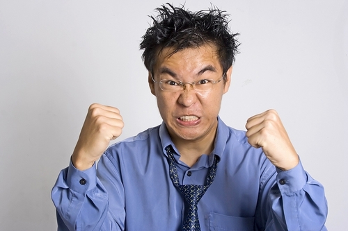 Đàn ông không thích vợ bày bừa mọi thứ trong phòng tắm. Ảnh minh họa: Twitter.