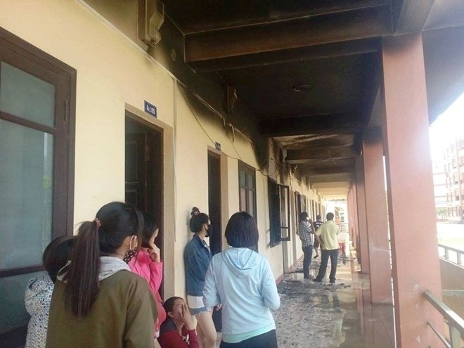 Sinh vi&ecirc;n ở k&yacute; t&uacute;c x&aacute; hoảng loạn th&aacute;o chạy. Ảnh: T.K
