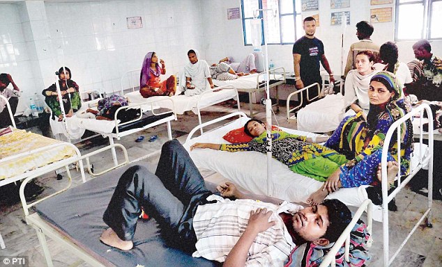 
Bệnh nhân nhiễm sốt chikungunya nằm la liệt tại các bệnh viện ở Ấn Độ.
