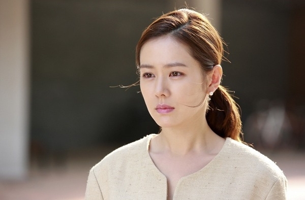 Sau 5 năm chờ đợi, những g&igrave; c&ocirc; nhận được l&agrave; sự phản bội đau đớn. (ảnh minh họa)