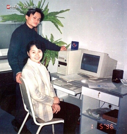 
Thời mới khai sinh Alibaba, vợ chồng Jack Ma đã mải mê công việc mà thiếu quan tâm tới con.
