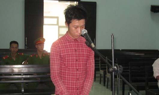 Bị c&aacute;o L&ecirc; Phước Th&agrave;nh trước v&agrave;nh m&oacute;ng ngựa.