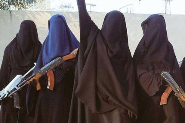 
Các cô dâu IS được hứa hẹn tặng cho súng trường hoặc đai bom làm của hồi môn. (Ảnh minh họa: Mirror)
