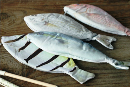 
Hộp bút hình cá xuất xứ Trung Quốc từng rao bán rầm rộ trên mạng. Ảnh minh họa.
