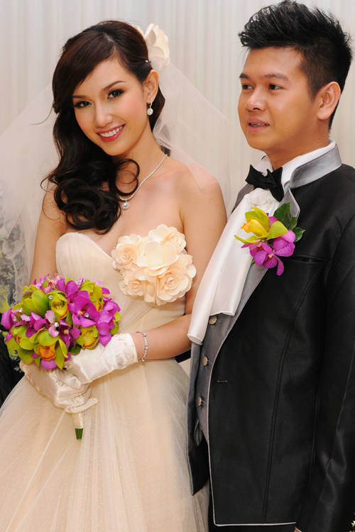 
Quỳnh Chi và thiếu gia Trần Văn Chương trong đám cưới hồi tháng 2/2015.
