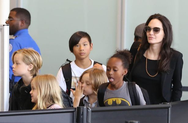 Angelina Jolie cùng các con chuyển nơi ở từ Malibu sang khu dân cư Hidden Hills