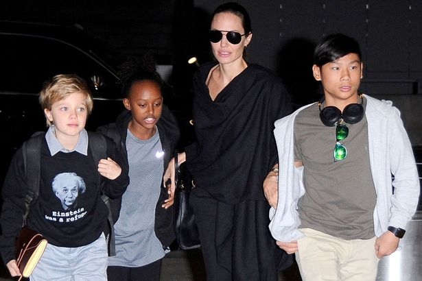 Angelina Jolie bên Shiloh, Zahara và Pax