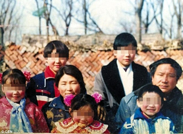
Vợ chồng bà Li từng có cuộc sống hạnh phúc bên 5 đứa con. Ảnh: CEN
