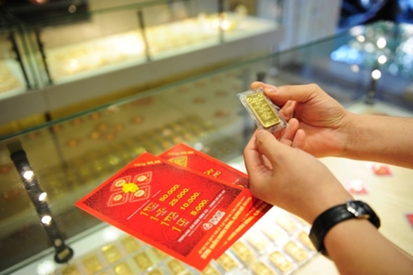 Vàng SJC hiện cao hơn giá vàng thế giới quy đổi 1,6 triệu đồng/lượng.