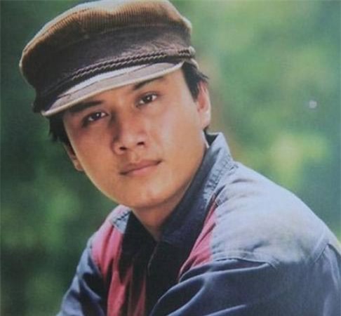 Ch&acirc;n dung ng&ocirc;i sao điện ảnh qu&aacute; cố L&ecirc; C&ocirc;ng Tuấn Anh