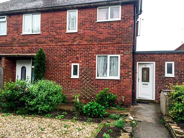 
Ng&ocirc;i nh&agrave; số 30 East Drive ở Pontefract, West Yorks nổi tiếng khắp ch&acirc;u &Acirc;u v&igrave; bị quỷ &aacute;m.
