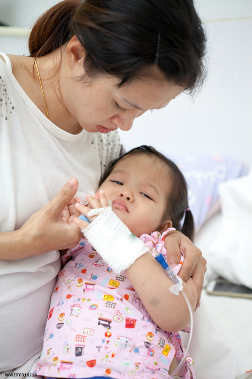 
Số trẻ đến kh&aacute;m v&agrave; điều trị tại bệnh viện tăng cao v&agrave;o thời điểm giao m&ugrave;a. 
