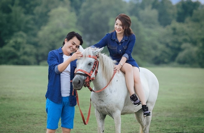 
Ảnh cưới phong c&aacute;ch đơn giản như ch&iacute;nh con người anh
