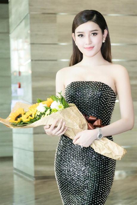 
&Aacute; hậu Huyền My ng&agrave;y c&agrave;ng ho&agrave;n thiện về nhan sắc
