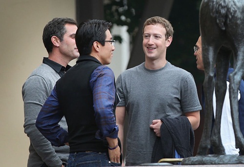 
Ông chủ Facebook - Mark Zuckerberg (giữa). Ảnh: AFP
