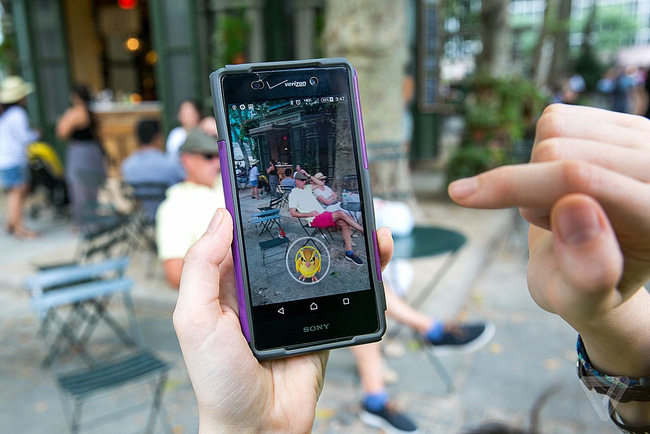 
C&aacute;c quốc gia đ&atilde; l&ecirc;n tiếng cảnh b&aacute;o về nguy hiểm m&agrave; Pokemon Go c&oacute; thể g&acirc;y ra.
