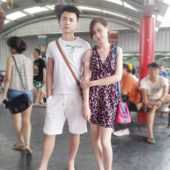 Hình ảnh đời thường của thầy giáo 9X. Ảnh: FBNV.