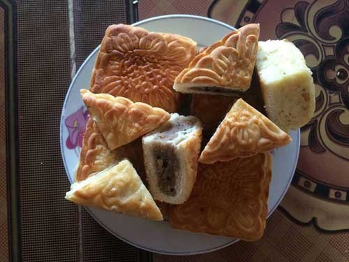 Bánh nhỏ, nhân mỏng nên có giá siêu rẻ, chỉ 4.000 đồng một cái.