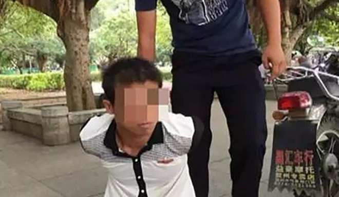 
T&ecirc;n cướp đ&atilde; bị cảnh s&aacute;t bắt giữ. (Ảnh: SCMP)
