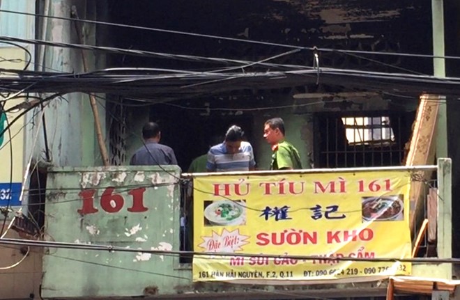 Lực lượng chức năng đang kh&aacute;m nghiệm hiện trường. Ảnh: L&ecirc; Trai
