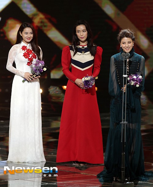 
 Ở hạng mục Ngôi sao châu Á dành cho nữ, Rebbea Lin đến từ Singapore, Fuji Mina của Nhật Bản và Nhã Phương đến từ Việt Nam dành danh hiệu cao nhất.
