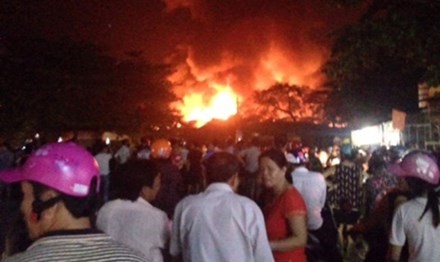 Cháy lớn ở chợ Hương Khê.