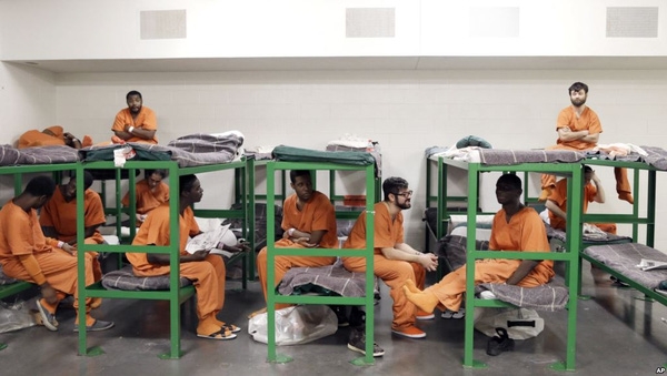 Các tù nhân nói rằng trong tù có một bộ luật đạo đức để chỉnh đốn tội phạm ấu dâm (ảnh minh họa)