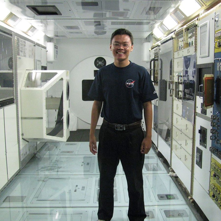 Ngọc chụp tại mô hình nhà ga vũ trụ quốc tế. Ảnh: NVCC