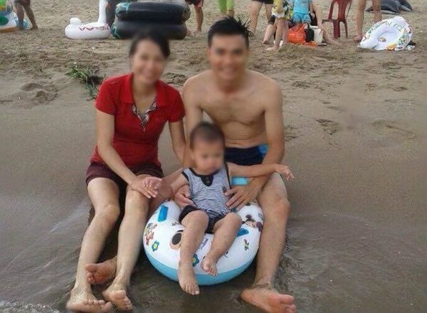 
Gia đình ba người hạnh phúc trước khi cô giáo Hường gặp tai nạn .
