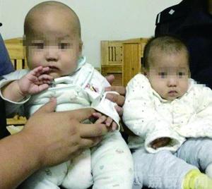 Vì không tìm thấy bố mẹ nên 2 bé được Viện phúc lợi xã hội nhận chăm sóc