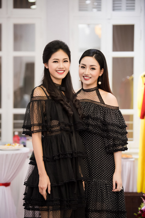 
Trà My là Á hậu 1 cuộc thi Hoa hậu Hoàn vũ Việt Nam 2015, còn em gái Thanh Tú là Á hậu 1 của Hoa hậu Việt Nam 2016. Cả hai đều được khán giả yêu mến nhờ nhan sắc khả ái và thành tích học tập đáng nể.
