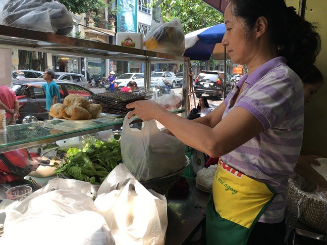 Bà Nguyễn Thị Liên - chủ quán bún chả Hương Liên