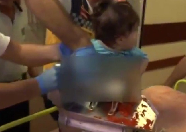 
viện đ&atilde; phải nhờ đến sự trợ gi&uacute;p của lực lượng cứu hỏa trong trường hợp nguy hiểm n&agrave;y.
