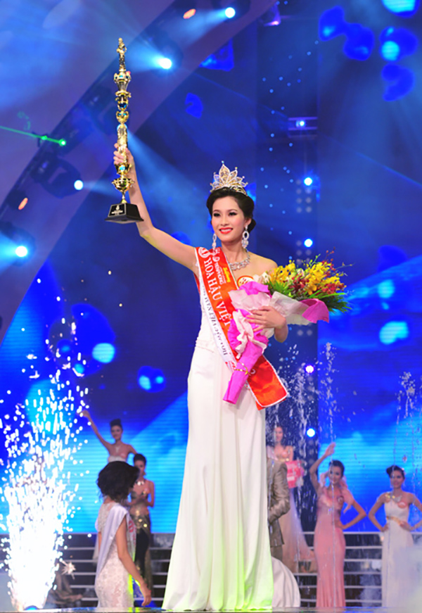 
Hoa hâu Việt Nam 2012 Thu Thảo được công chúng luôn yêu mến gọi với tên “hoa hậu của các hoa hậu”.
