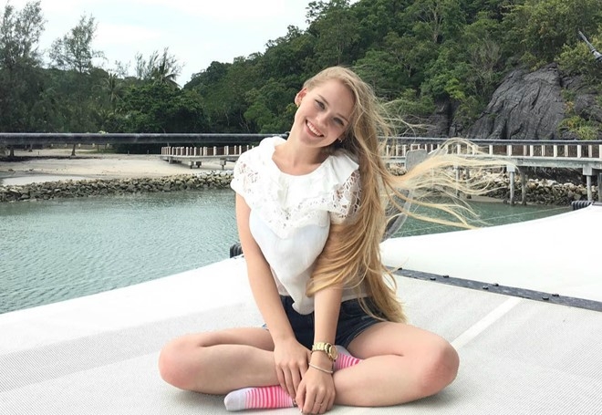 Nụ cười tươi tắn của Neveselaya khiến nhiều người cảm mến. Instagram của cô giáo xinh đẹp hiện hút gần 220.000 lượt theo dõi.