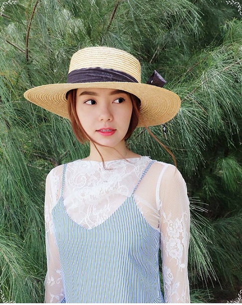 
Minh Hằng khiến kh&ocirc;ng &iacute;t người ngạc nhi&ecirc;n khi đ&atilde; gần 30 tuồi. C&ocirc; lu&ocirc;n thể hiện sự tươi trẻ của m&igrave;nh từ thần th&aacute;i đến trang phục mỗi khi xuất hiện.
