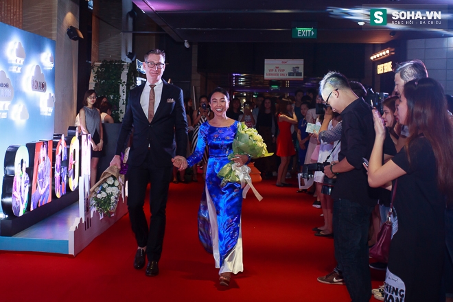 Vợ chồng Đoan Trang được mời tham dự phim với vai trò diễn viên khách mời. Câu chuyện của họ trong phim dường như được lấy 1 phần từ nguyên mẫu ngoài đời thực.