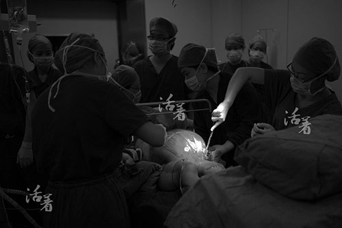 Ca sinh mổ cho sản phụ vô cùng đặc biệt.