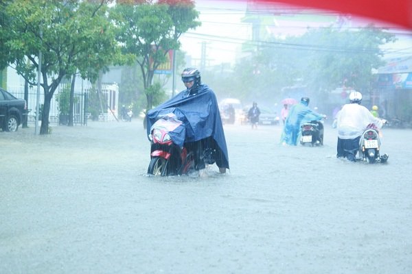 
Nhiều xe bị chết máy.
