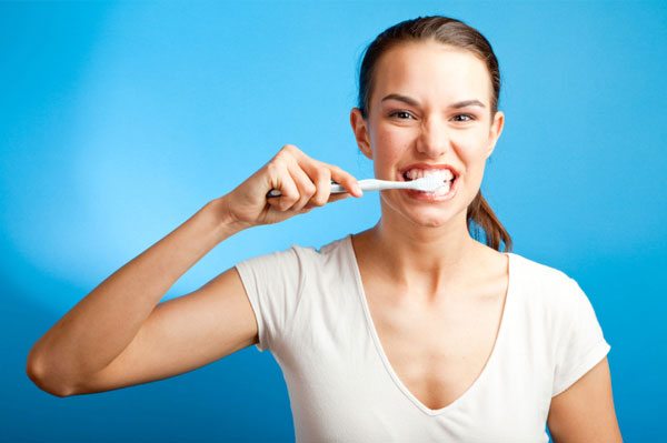 Đánh răng thường xuyên, đúng cách để giảm nguy cơ đột quỵ