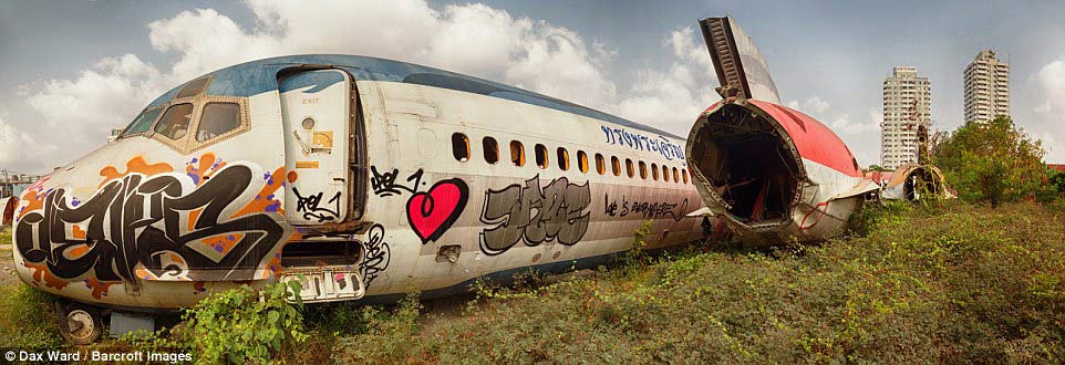 
Tuy nhi&ecirc;n, dự &aacute;n n&agrave;y đ&atilde; thất bại v&agrave; nh&agrave; đầu tư đ&atilde; bỏ của chạy lấy người, Ward n&oacute;i th&ecirc;m.
