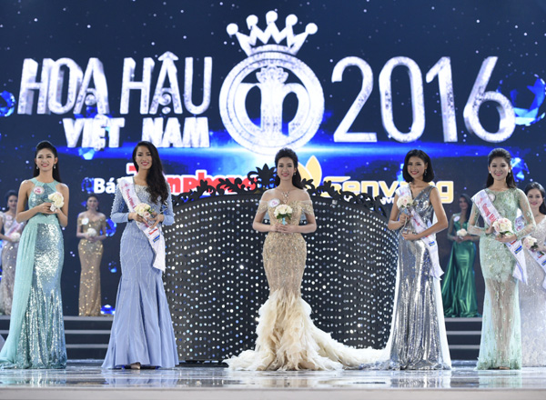 
Đêm chung kết chứng kiến sự đăng quang của tân hoa hậu Đỗ Mỹ Linh.
