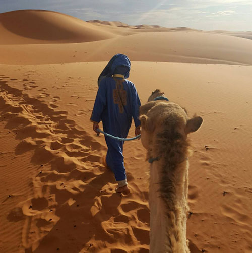 
Một trong những trải nghiệm yêu thích của Shafik đến nay là cắm trại 2 đêm giữa sa mạc tại Ma-rốc.
