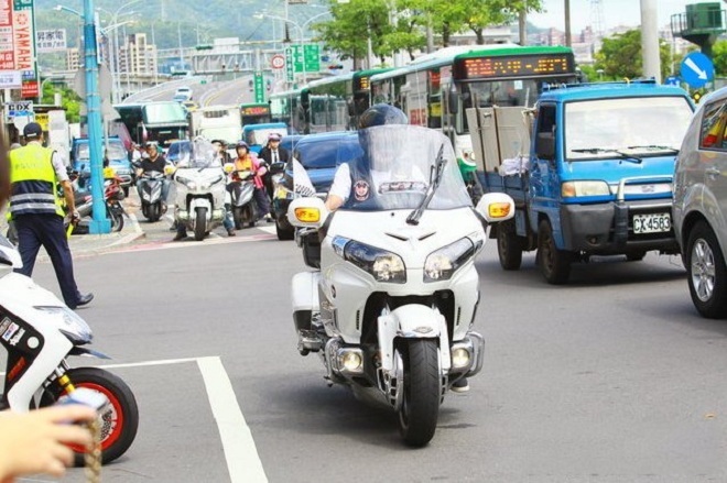 
Cảnh sát Đài Loan phải phong tỏa hai con đường gần nơi diễn ra lễ tang và cử 260 nhân viên an ninh tới giám sát.
