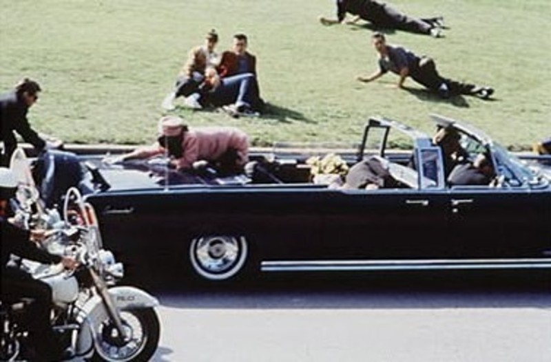 
Vụ ám sát Tổng thống John F. Kennedy vào năm 1963 đã gây rúng động nước Mỹ (ảnh: Wikimedia Commons).

