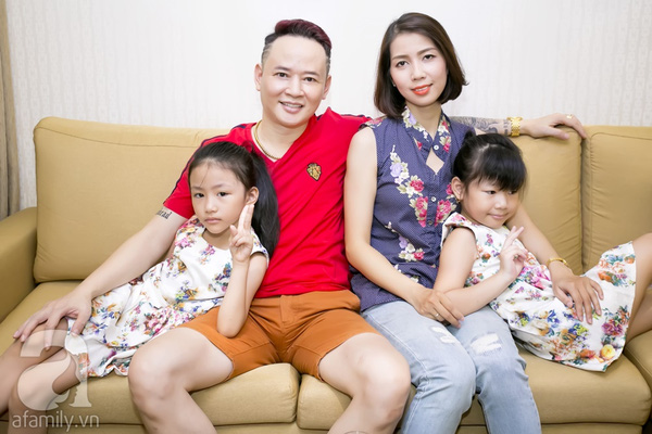 Dù được biết đến với những hình ảnh gai góc trên màn ảnh nhưng khi ở bên gia đình Tùng Dương lại là một ông bố hết mực yêu thương con