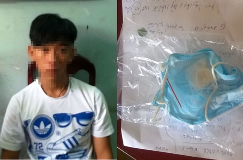 
2 nam sinh bị bắt giữ c&ugrave;ng tang vật l&agrave; g&oacute;i ma tu&yacute; tổng hợp đựng b&ecirc;n trong khẩu trang y tế.
