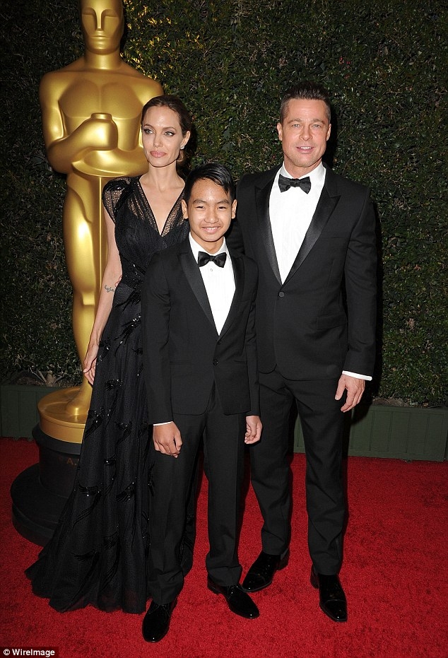 Angelina, Brad và cậu con trai Maddox