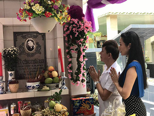 Long Nhật, Trịnh Kim Chi lặng lẽ viếng trước ngôi mộ người bạn thân thiết